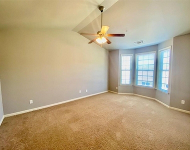 3322 Castleberry Village Drive - Photo Thumbnail 11