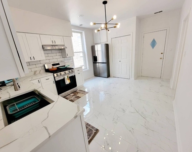 837 N Winchester Avenue - Photo Thumbnail 9
