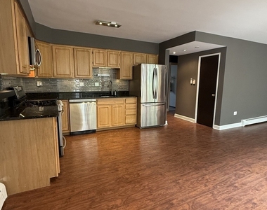 1044 Ontario Street - Photo Thumbnail 4