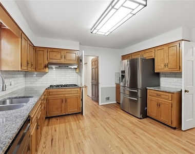 3731 Dunwoody Club Drive - Photo Thumbnail 8
