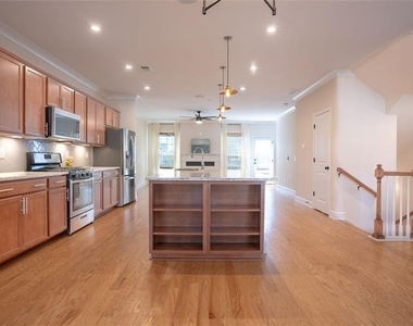 1059 Caruso Drive - Photo Thumbnail 9