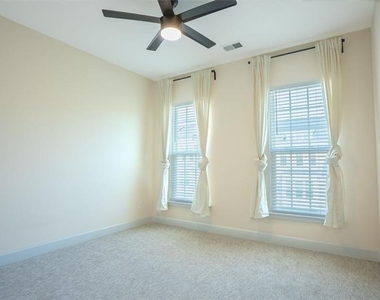 1059 Caruso Drive - Photo Thumbnail 14