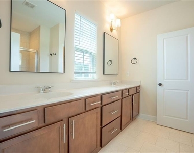 1059 Caruso Drive - Photo Thumbnail 16