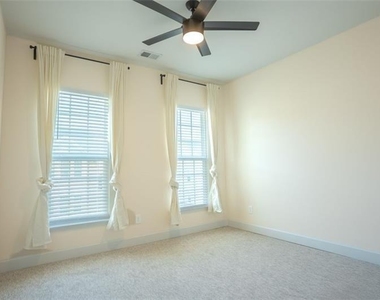 1059 Caruso Drive - Photo Thumbnail 13