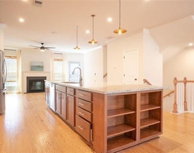 1059 Caruso Drive - Photo Thumbnail 3