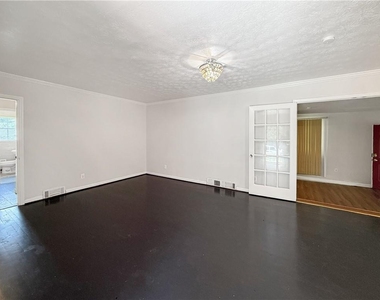 1668 Laurelwood Drive Sw - Photo Thumbnail 2