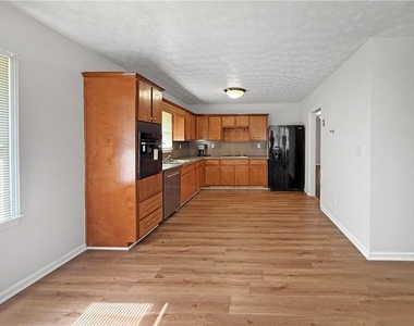 1668 Laurelwood Drive Sw - Photo Thumbnail 7