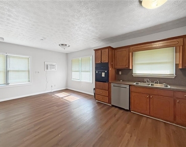 1668 Laurelwood Drive Sw - Photo Thumbnail 5