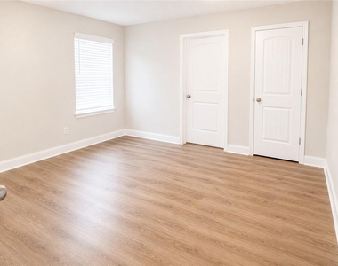 153 Towne Villas Drive - Photo Thumbnail 7