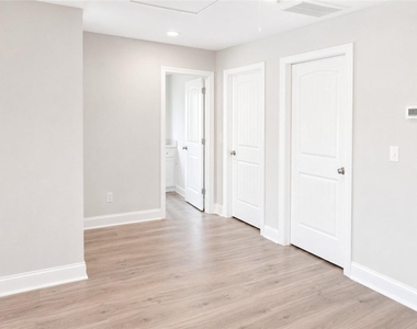 153 Towne Villas Drive - Photo Thumbnail 15
