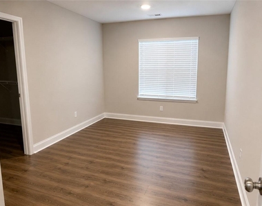 153 Towne Villas Drive - Photo Thumbnail 16