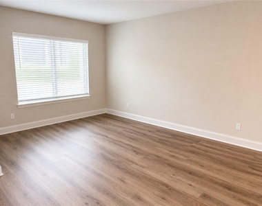 153 Towne Villas Drive - Photo Thumbnail 13