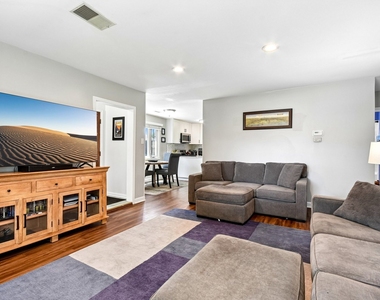 728 N Kennicott Avenue - Photo Thumbnail 2