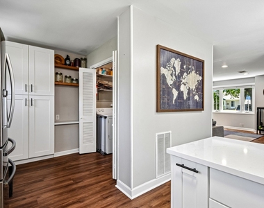 728 N Kennicott Avenue - Photo Thumbnail 7
