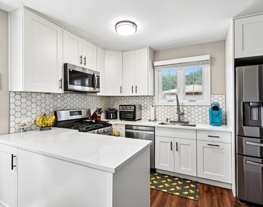 728 N Kennicott Avenue - Photo Thumbnail 4