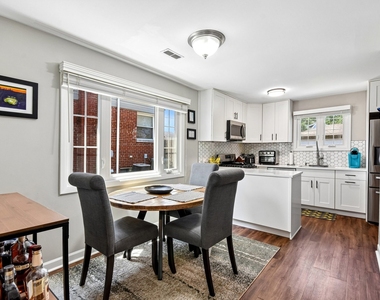 728 N Kennicott Avenue - Photo Thumbnail 3