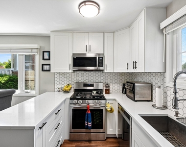 728 N Kennicott Avenue - Photo Thumbnail 5