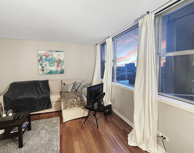 6301 N Sheridan Road - Photo Thumbnail 3
