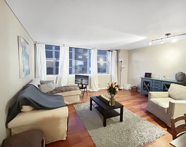 6301 N Sheridan Road - Photo Thumbnail 2