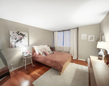 6301 N Sheridan Road - Photo Thumbnail 10