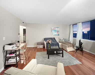6301 N Sheridan Road - Photo Thumbnail 4