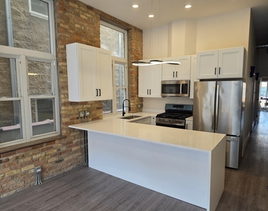 1547 N Milwaukee Avenue - Photo Thumbnail 2
