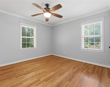 1111 N Valley Drive - Photo Thumbnail 32