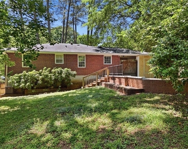 1111 N Valley Drive - Photo Thumbnail 5