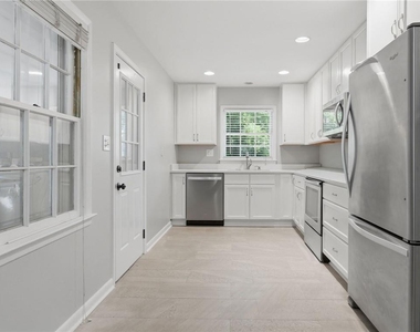 1111 N Valley Drive - Photo Thumbnail 18