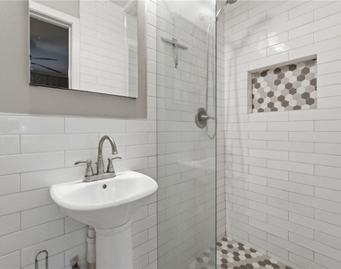 1111 N Valley Drive - Photo Thumbnail 25