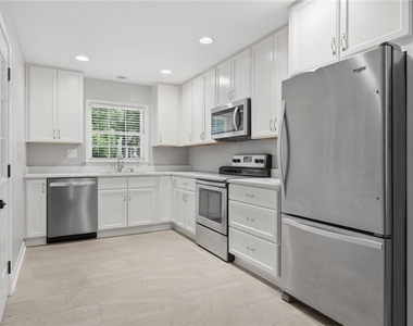 1111 N Valley Drive - Photo Thumbnail 19
