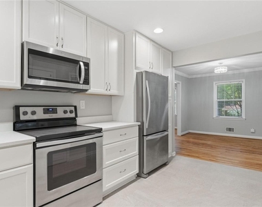 1111 N Valley Drive - Photo Thumbnail 21