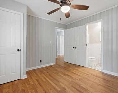 1111 N Valley Drive - Photo Thumbnail 24