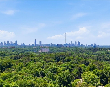 1111 N Valley Drive - Photo Thumbnail 10