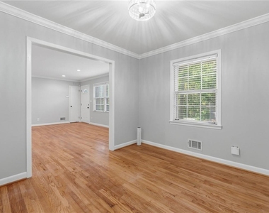 1111 N Valley Drive - Photo Thumbnail 17