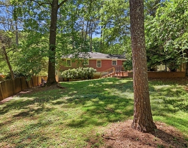 1111 N Valley Drive - Photo Thumbnail 6