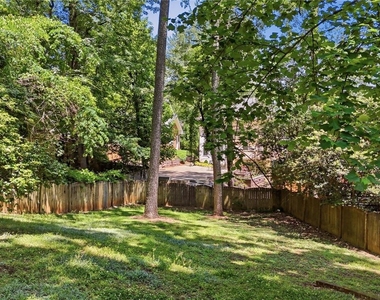 1111 N Valley Drive - Photo Thumbnail 8