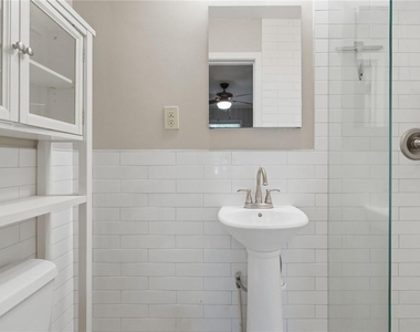 1111 N Valley Drive - Photo Thumbnail 26