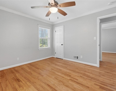 1111 N Valley Drive - Photo Thumbnail 33