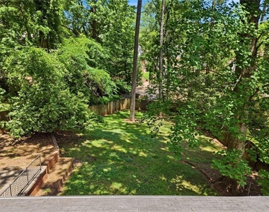 1111 N Valley Drive - Photo Thumbnail 12