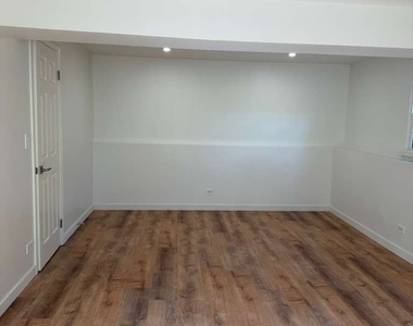 136 Brookwood Court - Photo Thumbnail 9
