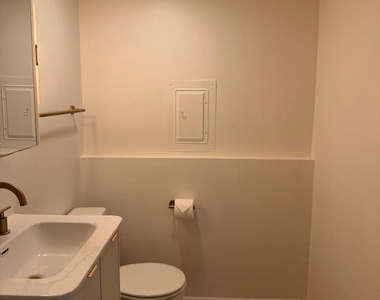 136 Brookwood Court - Photo Thumbnail 18