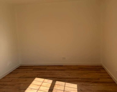 136 Brookwood Court - Photo Thumbnail 8