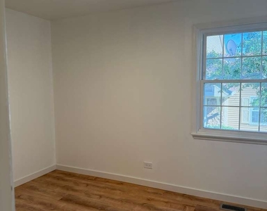 136 Brookwood Court - Photo Thumbnail 11
