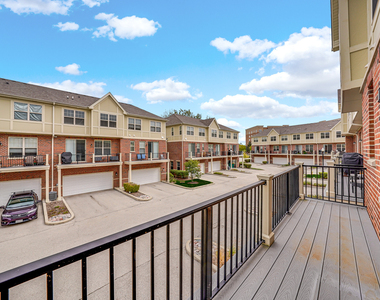 1218 Byrne Boulevard - Photo Thumbnail 2