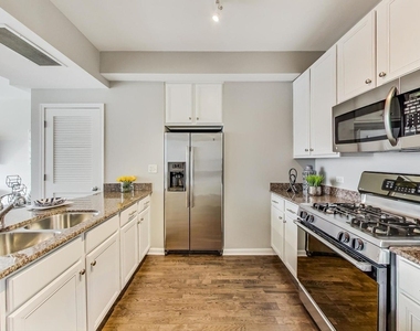 400 W Ontario Street - Photo Thumbnail 7