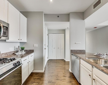 400 W Ontario Street - Photo Thumbnail 5