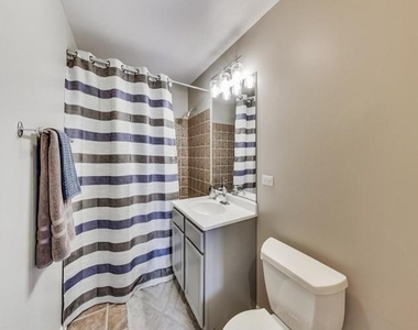 400 W Ontario Street - Photo Thumbnail 15