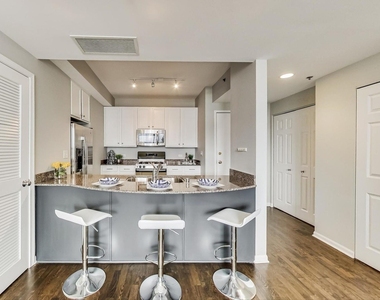 400 W Ontario Street - Photo Thumbnail 6