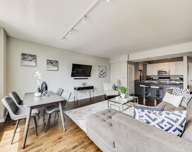 400 W Ontario Street - Photo Thumbnail 4